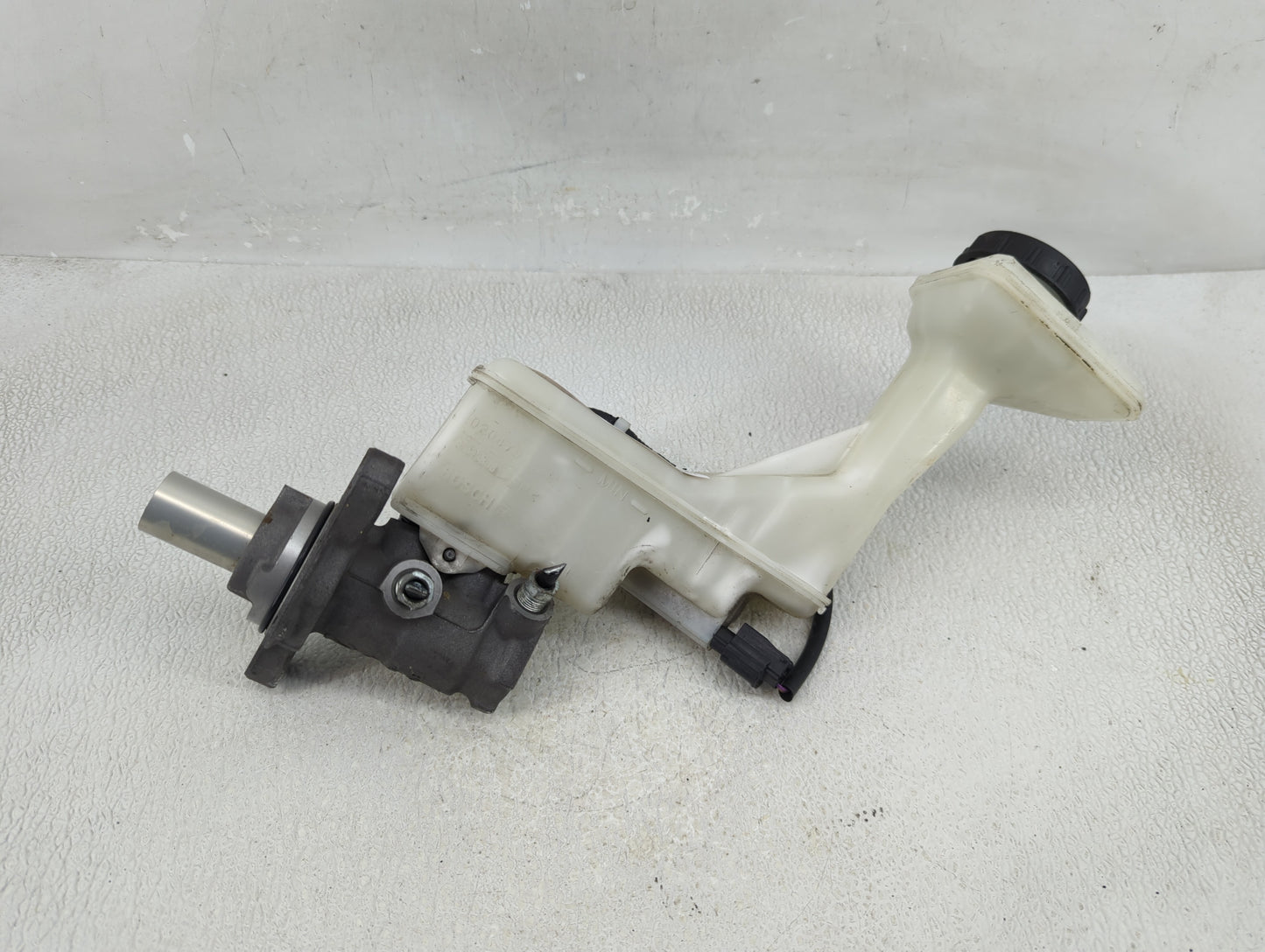 2015-2020 Nissan Rogue Brake Master Cylinder 1290559 - Oemusedautoparts1.com