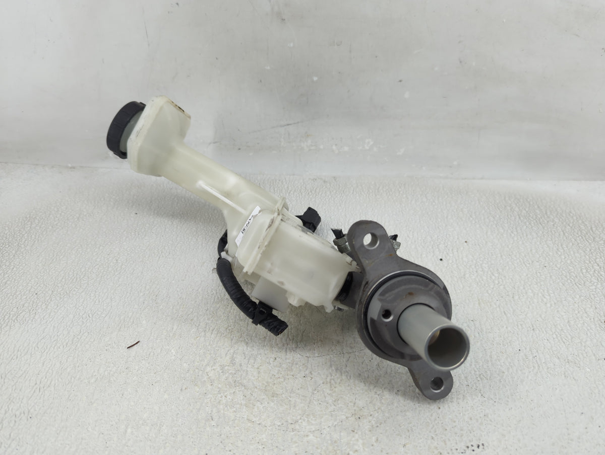 2015-2020 Nissan Rogue Brake Master Cylinder 1290559 - Oemusedautoparts1.com