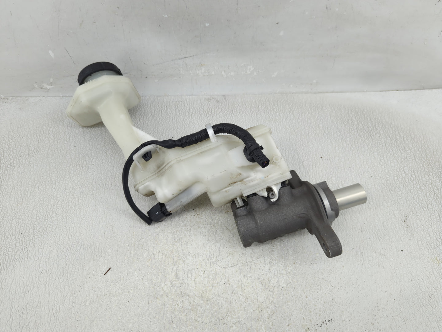2015-2020 Nissan Rogue Brake Master Cylinder 1290559 - Oemusedautoparts1.com