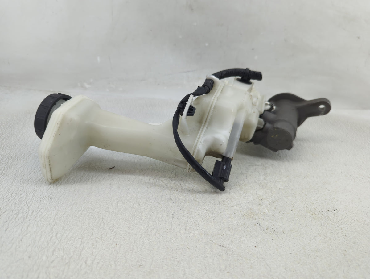 2015-2020 Nissan Rogue Brake Master Cylinder 1290559 - Oemusedautoparts1.com