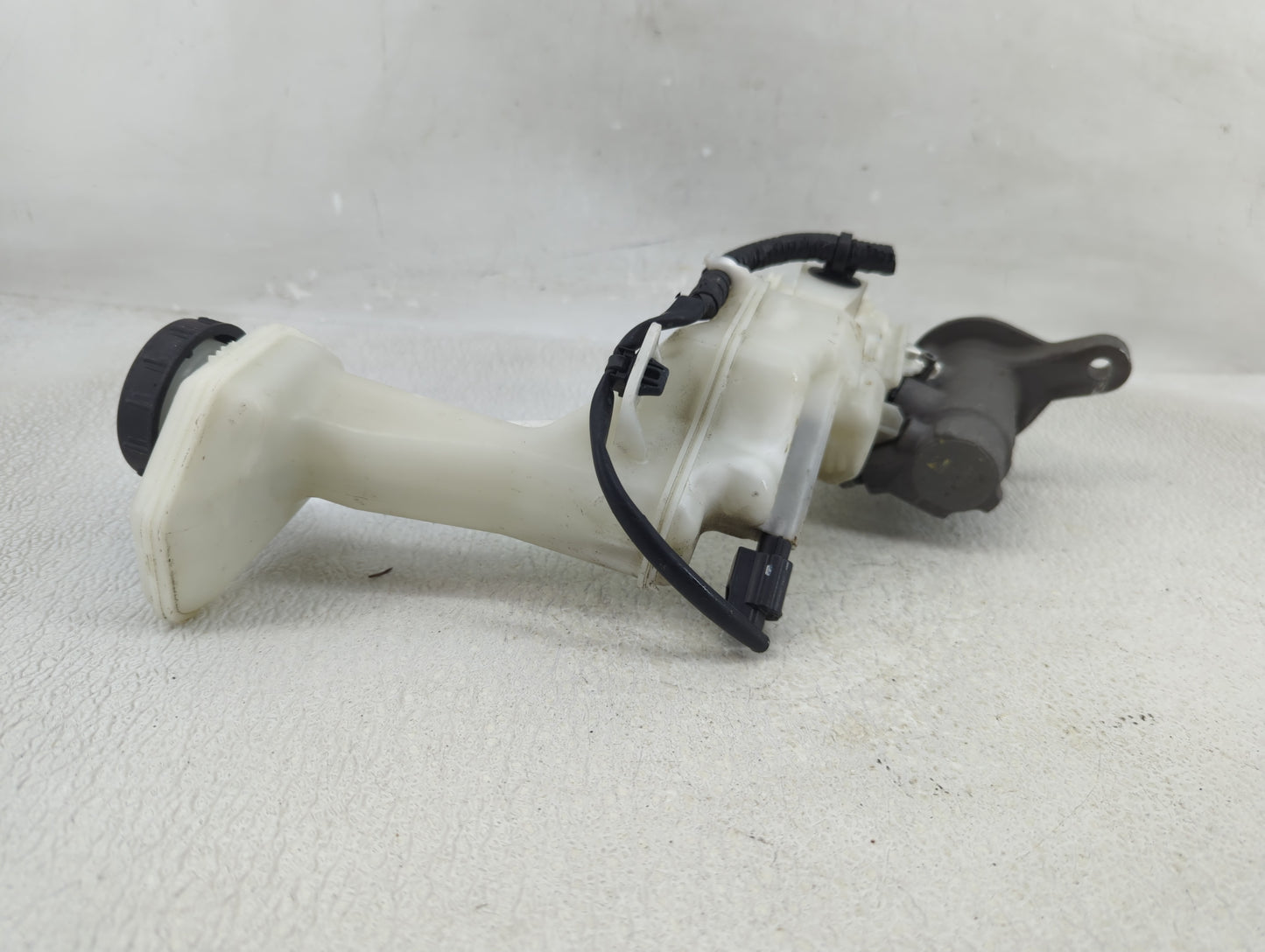 2015-2020 Nissan Rogue Brake Master Cylinder 1290559 - Oemusedautoparts1.com