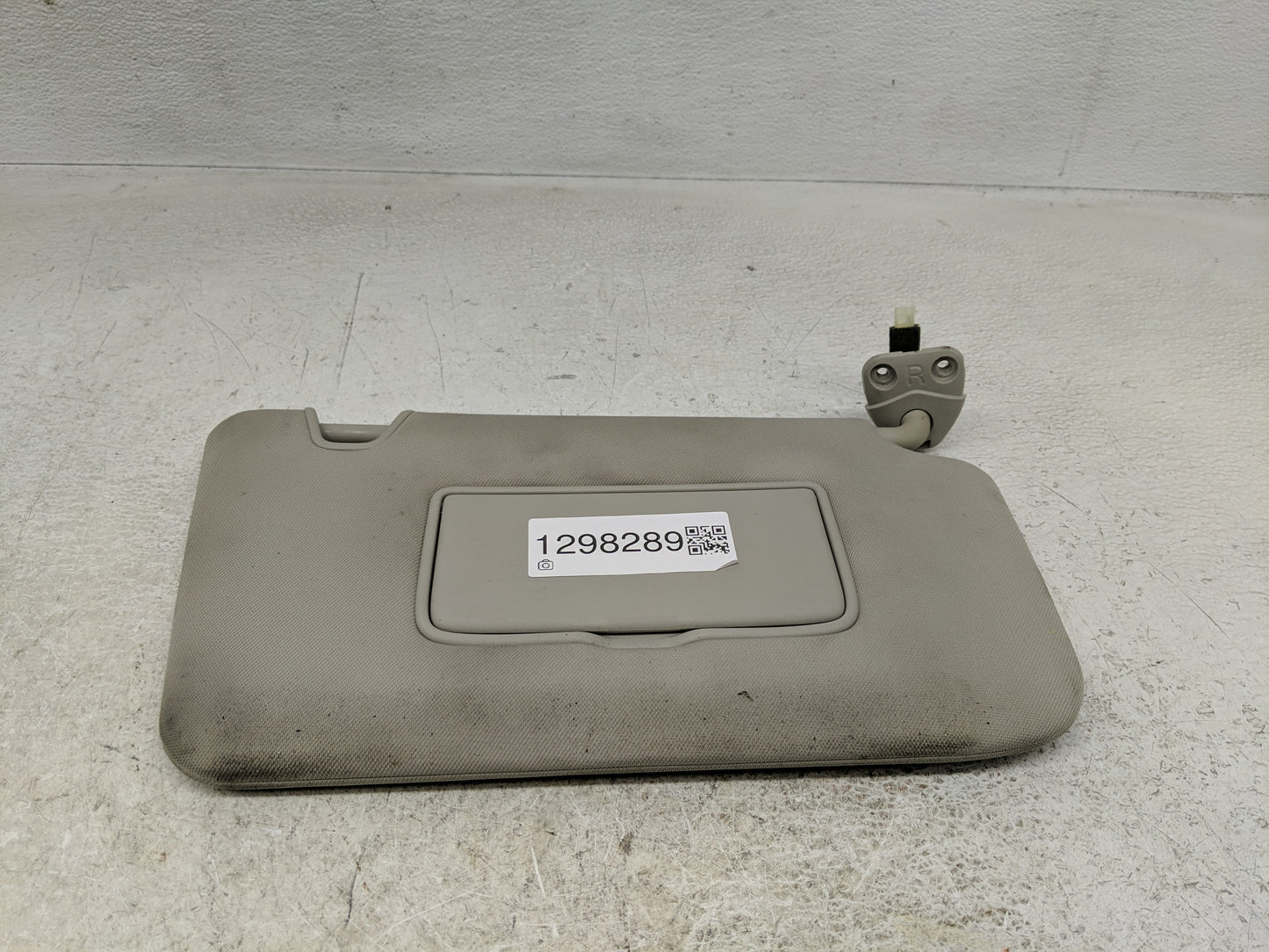 2014-2017 Nissan Rogue Sun Visor Shade Replacement Passenger Right Mirror Fits Fits 2014 2015 2016 2017 OEM Used Auto Parts 
