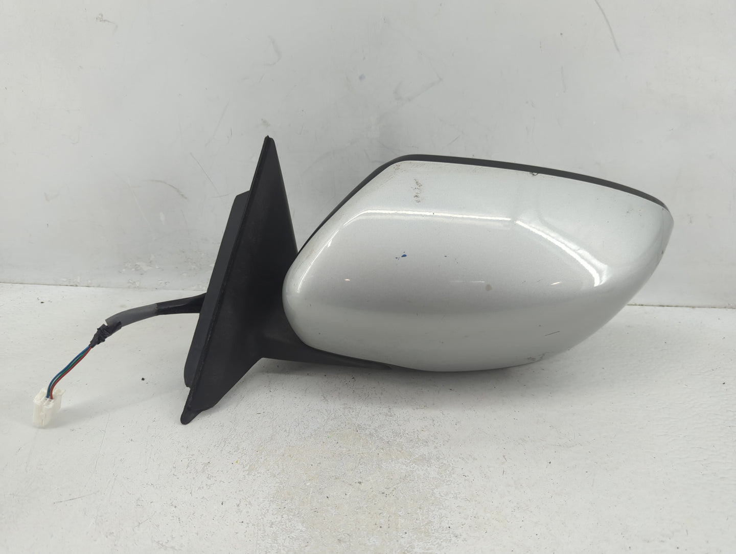 2016-2017 Nissan Rogue Driver Side View Mirror - Left Door Mirror OEM Used - Oemusedautoparts1.com