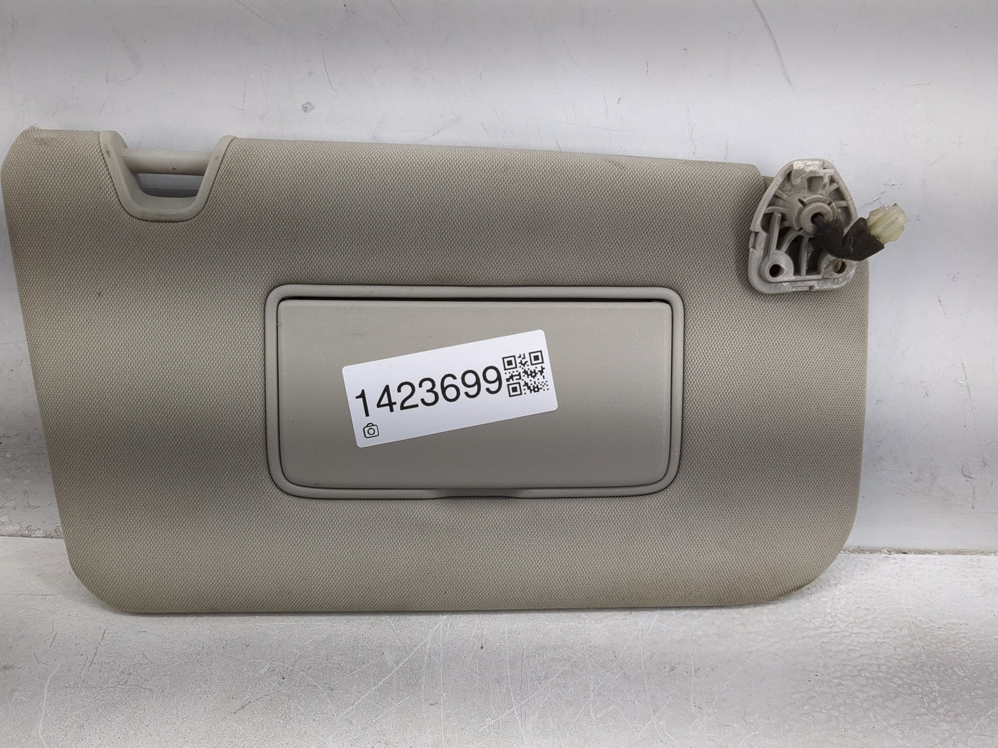 2014-2017 Nissan Rogue Sun Visor Shade Replacement Passenger Right Mirror Fits Fits 2014 2015 2016 2017 OEM Used Auto Parts 