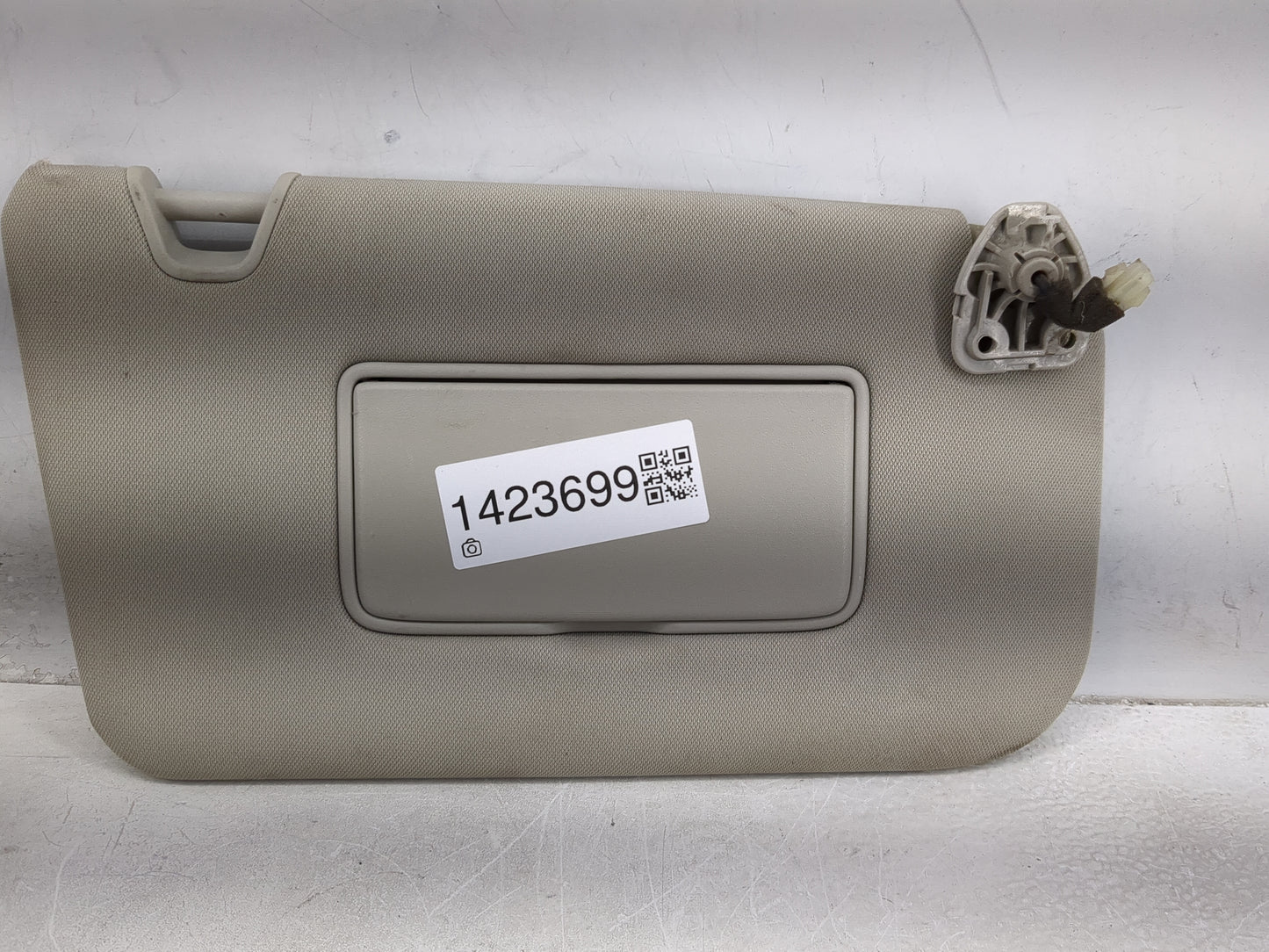 2014-2017 Nissan Rogue Sun Visor Shade Replacement Passenger Right Mirror Fits Fits 2014 2015 2016 2017 OEM Used Auto Parts 