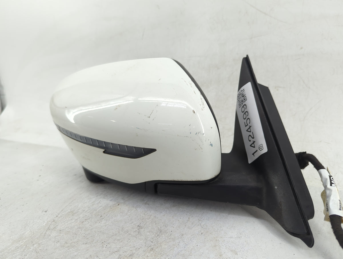 2017-2020 Nissan Rogue Passenger Side View Mirror - Right Door Mirror OEM Used - Oemusedautoparts1.com