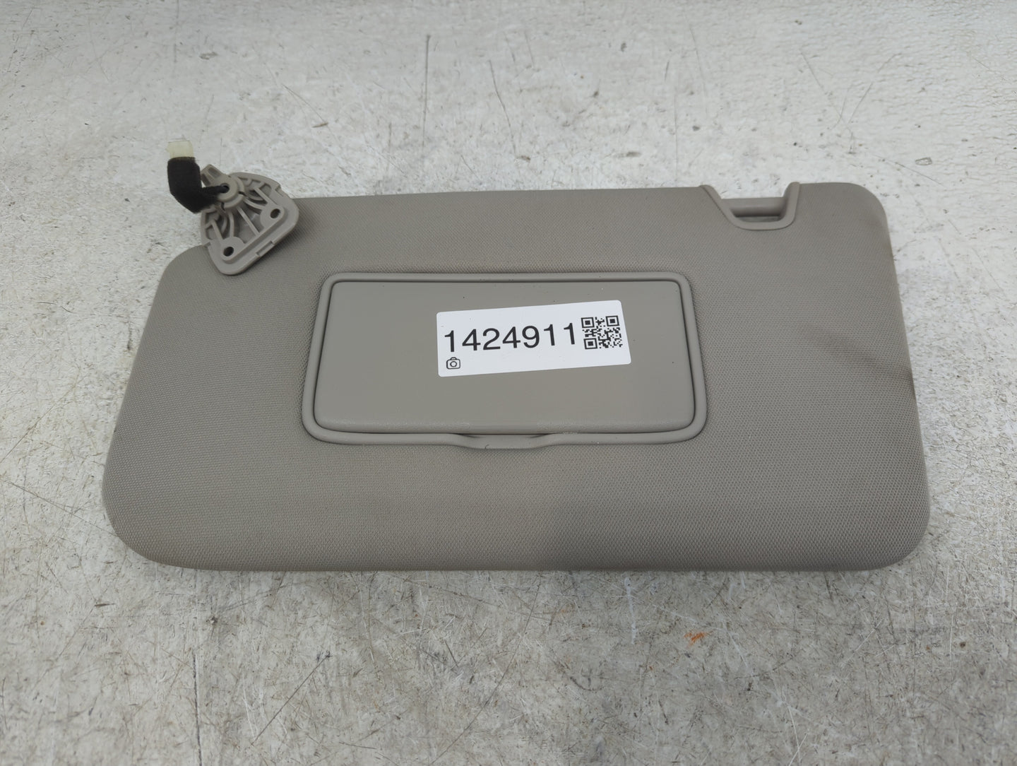 2014-2017 Nissan Rogue Sun Visor Shade Replacement Driver Left Mirror Fits Fits 2014 2015 2016 2017 OEM Used Auto Parts - Oe