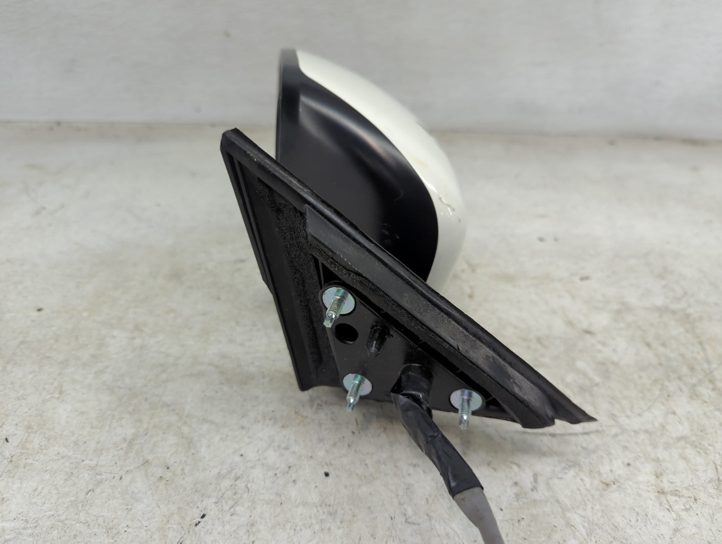 2016-2017 Nissan Rogue Driver Side View Mirror - Left Door Mirror OEM Used - Oemusedautoparts1.com