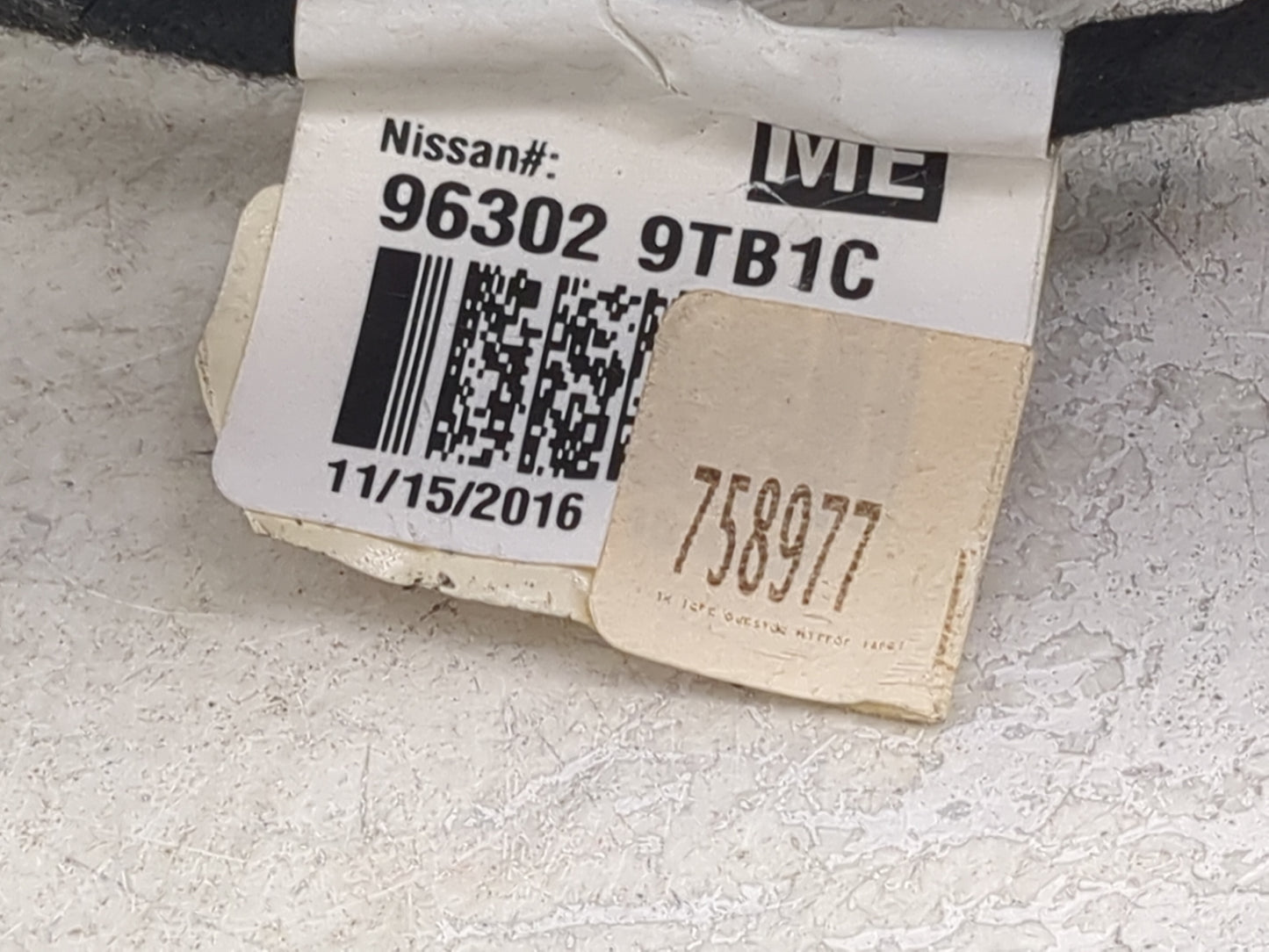 2017-2020 Nissan Rogue Driver Side View Mirror - Left Door Mirror OEM Used - Oemusedautoparts1.com