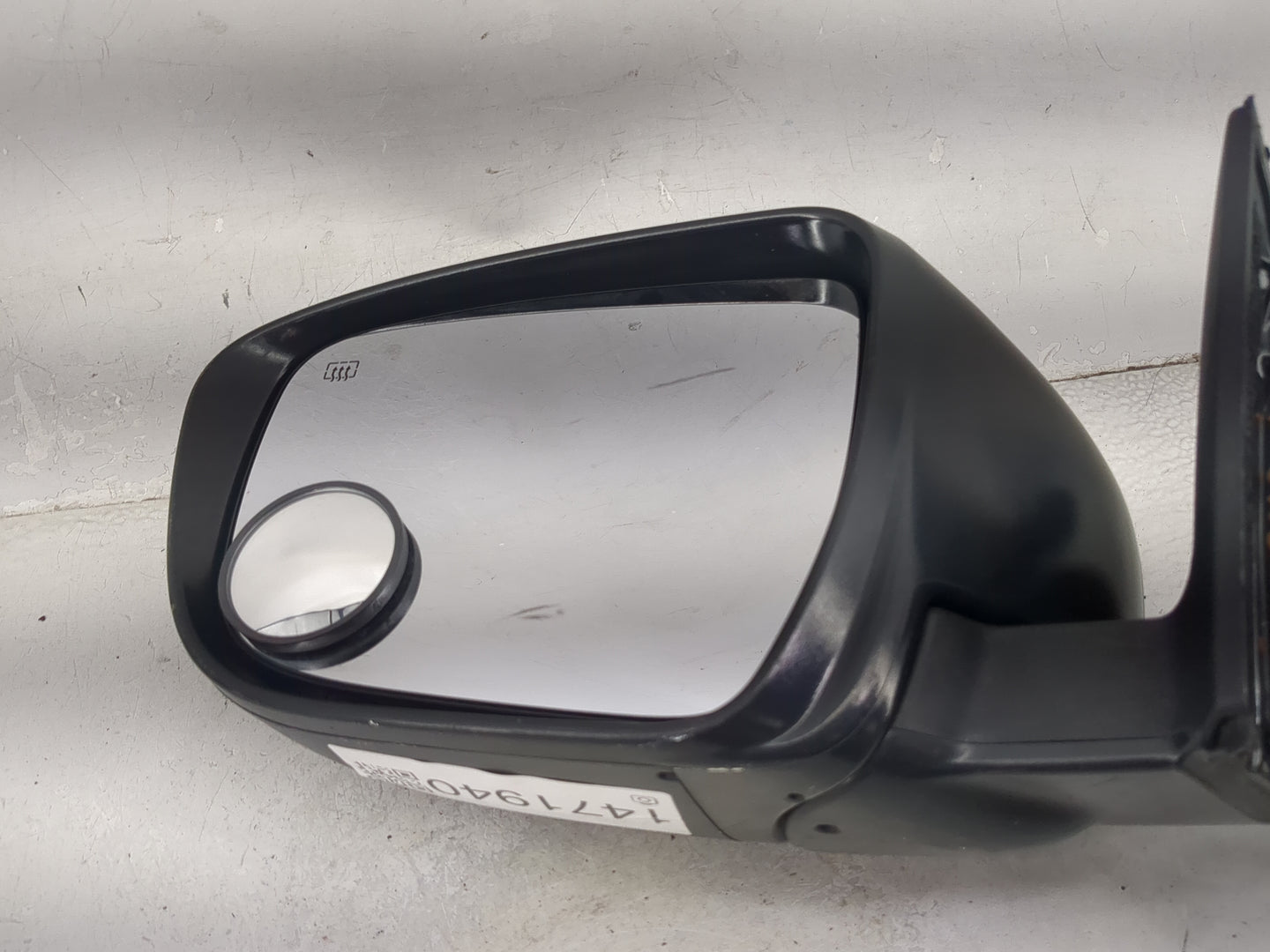 2017-2020 Nissan Rogue Driver Side View Mirror - Left Door Mirror OEM Used - Oemusedautoparts1.com