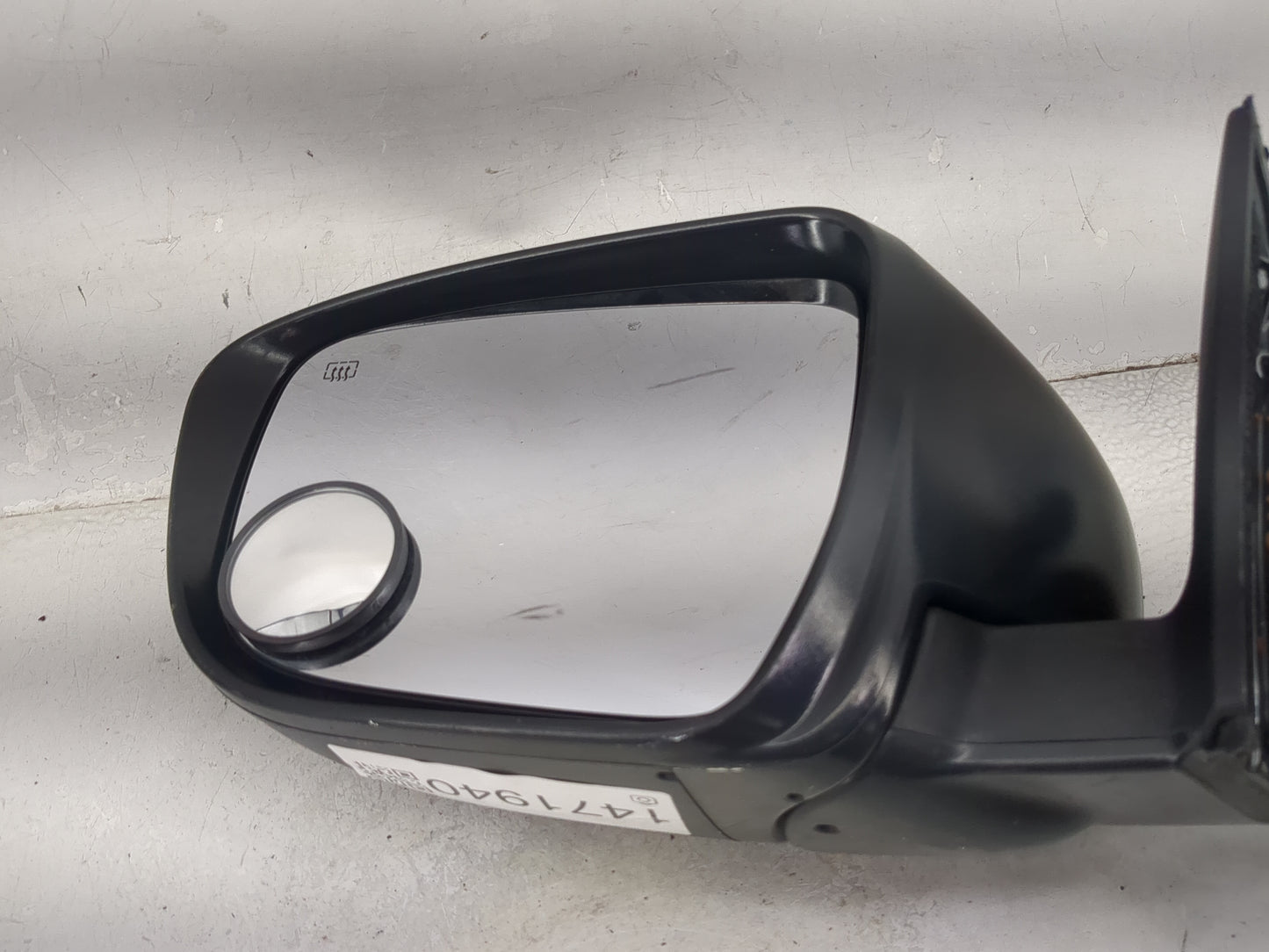 2017-2020 Nissan Rogue Driver Side View Mirror - Left Door Mirror OEM Used - Oemusedautoparts1.com