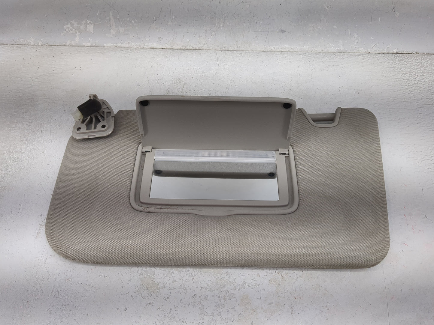 2014-2017 Nissan Rogue Sun Visor Shade Replacement Driver Left Mirror Fits Fits 2014 2015 2016 2017 OEM Used Auto Parts - Oe