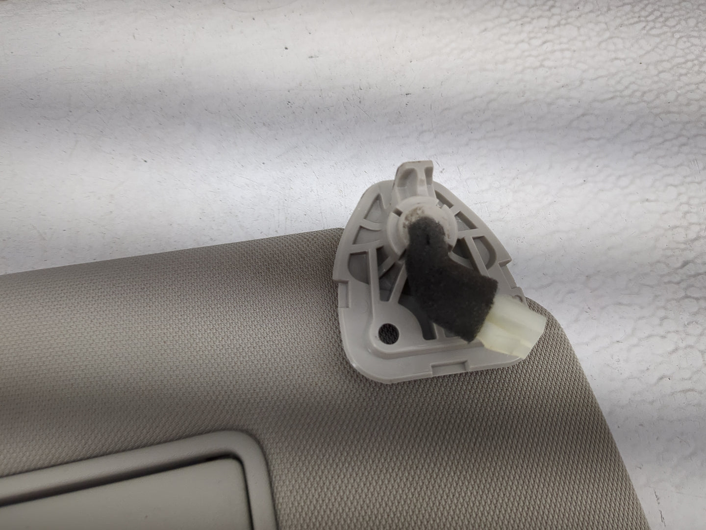 2014-2017 Nissan Rogue Sun Visor Shade Replacement Passenger Right Mirror Fits Fits 2014 2015 2016 2017 OEM Used Auto Parts 