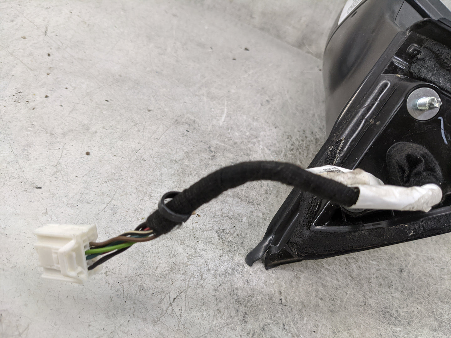 2017-2020 Nissan Rogue Driver Side View Mirror - Left Door Mirror OEM Used - Oemusedautoparts1.com