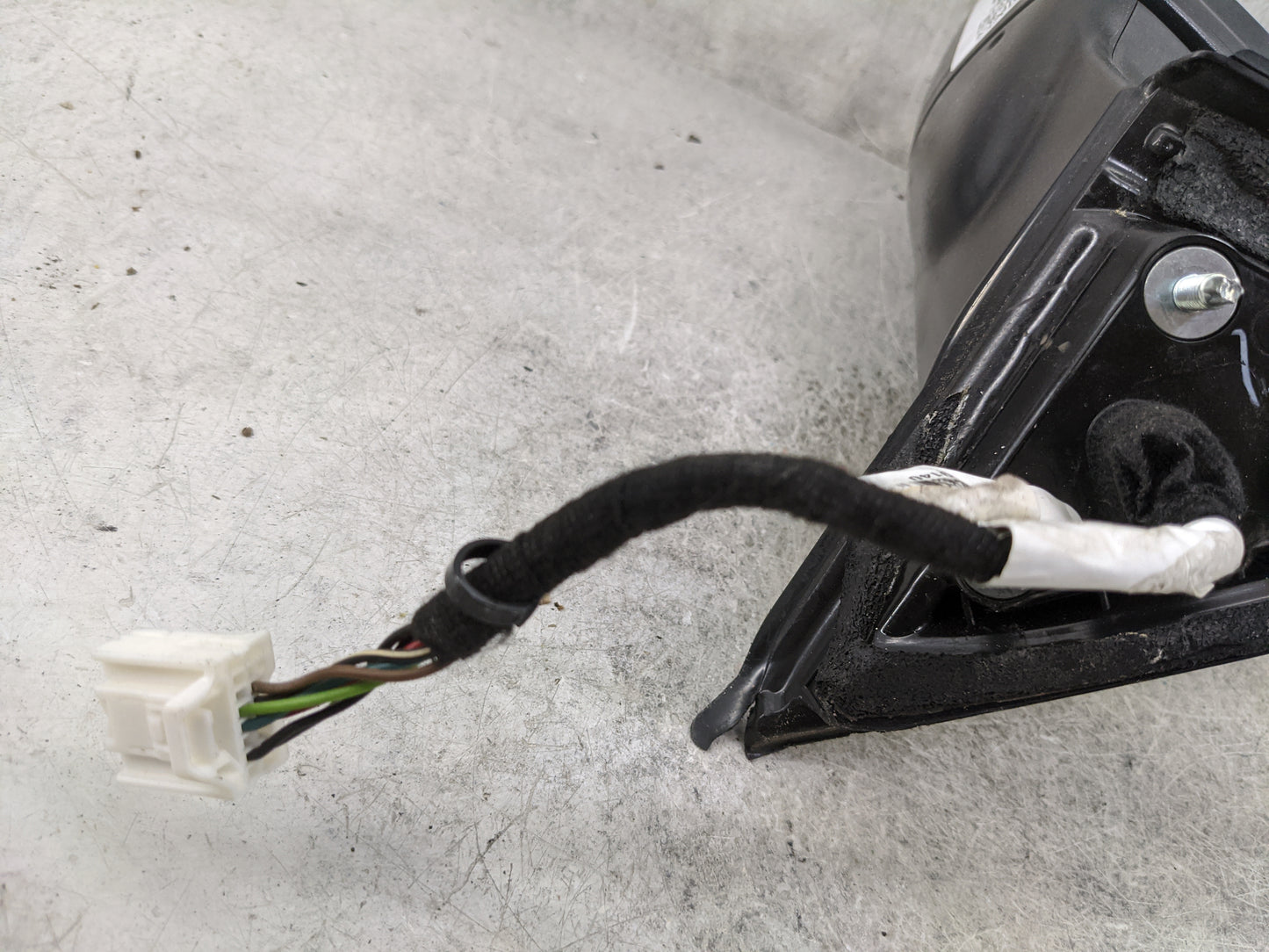 2017-2020 Nissan Rogue Driver Side View Mirror - Left Door Mirror OEM Used - Oemusedautoparts1.com