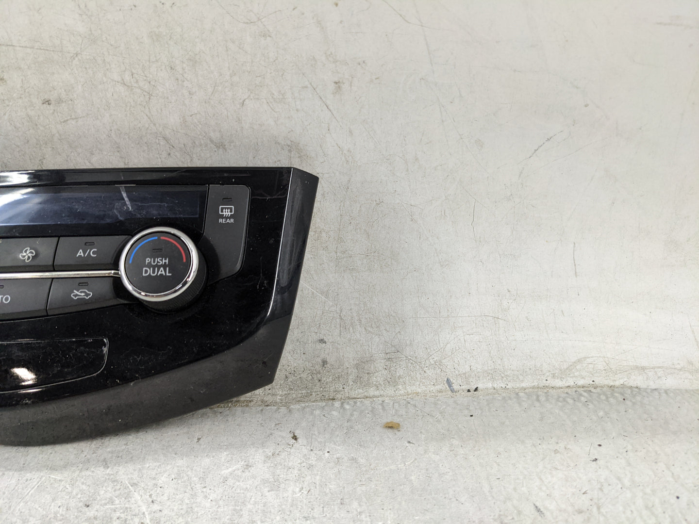 2017-2020 Nissan Rogue Climate Control Module Temperature AC/Heater Replacement P/N:27500 7FE0A T32163BA Fits OEM Used Auto 