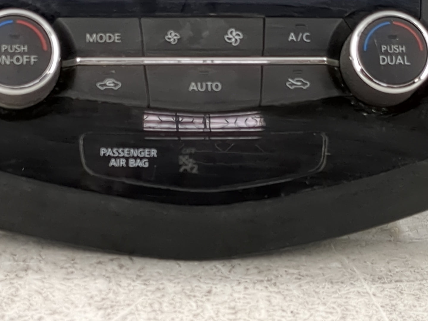 2017-2020 Nissan Rogue Climate Control Module Temperature AC/Heater Replacement P/N:27500 7FE0A T32163BA Fits OEM Used Auto 