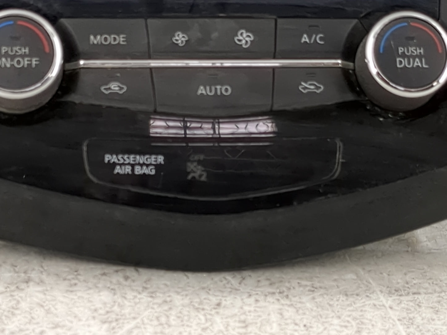 2017-2020 Nissan Rogue Climate Control Module Temperature AC/Heater Replacement P/N:27500 7FE0A T32163BA Fits OEM Used Auto 