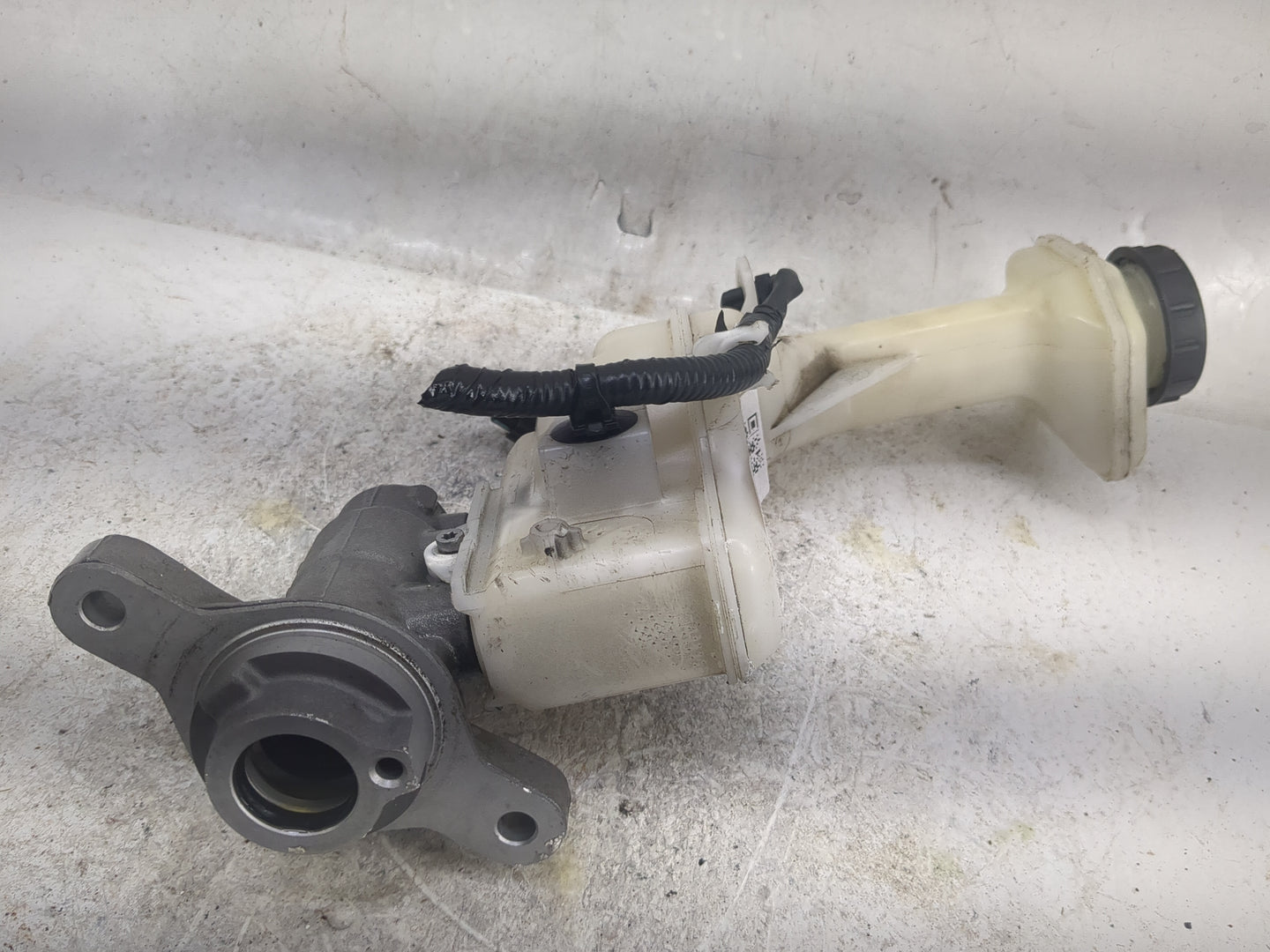 2015-2020 Nissan Rogue Brake Master Cylinder 1497014 - Oemusedautoparts1.com