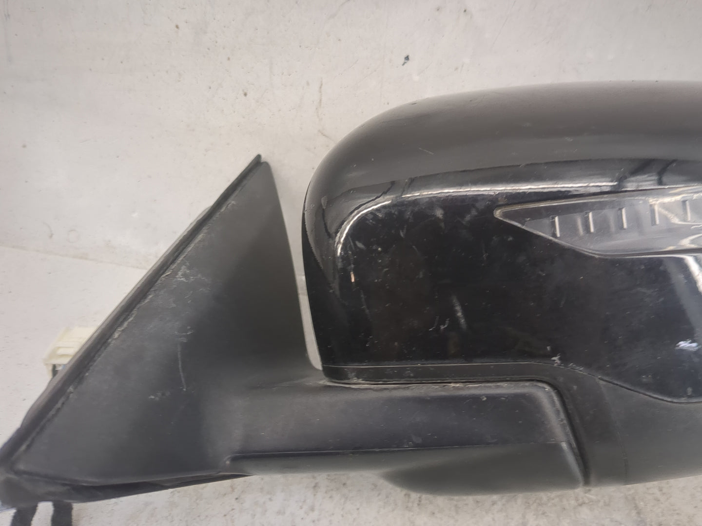 2017-2020 Nissan Rogue Driver Side View Mirror - Left Door Mirror OEM Used - Oemusedautoparts1.com