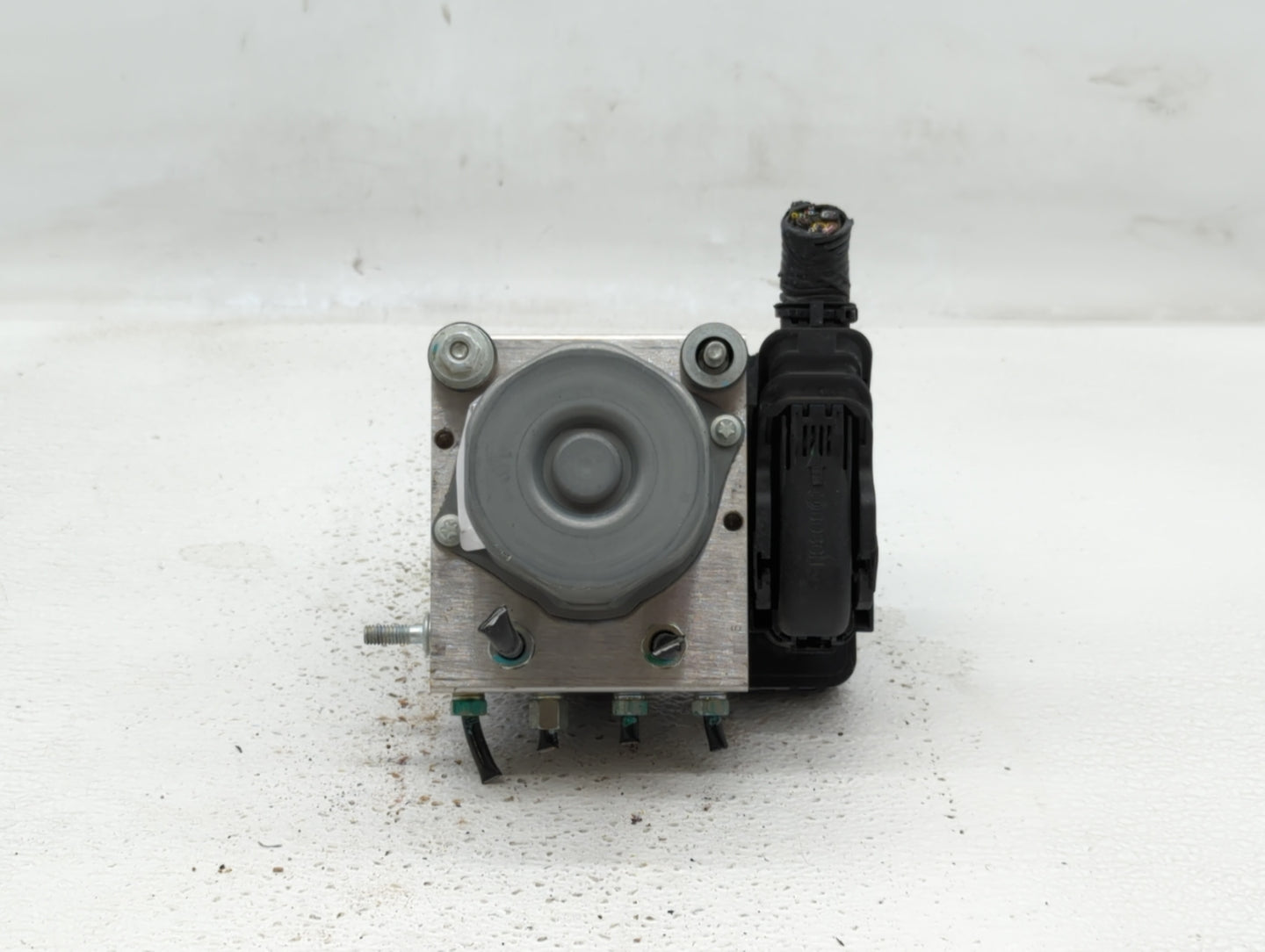 2017 Nissan Rogue ABS Pump Control Module Replacement P/N:47660 5HL2A Fits OEM Used Auto Parts - Oemusedautoparts1.com