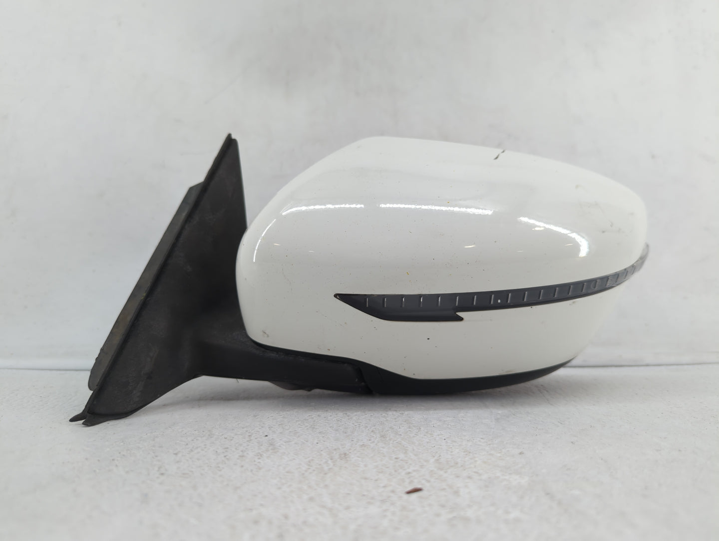 2017-2020 Nissan Rogue Driver Side View Mirror - Left Door Mirror OEM Used - Oemusedautoparts1.com