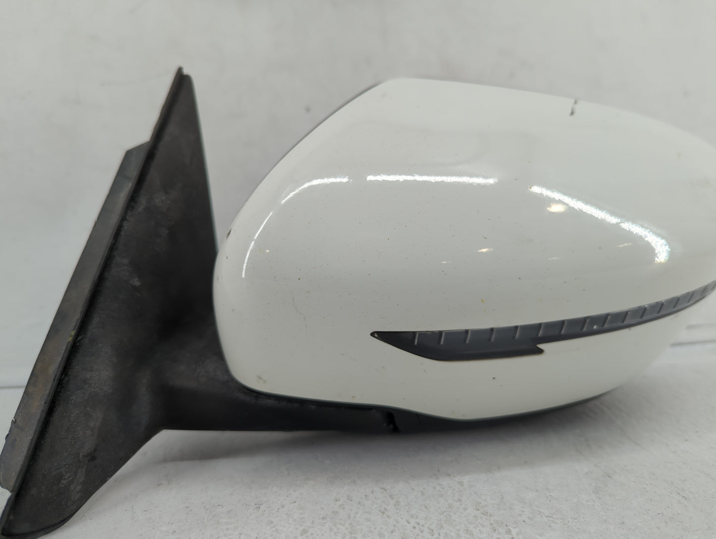 2017-2020 Nissan Rogue Driver Side View Mirror - Left Door Mirror OEM Used - Oemusedautoparts1.com