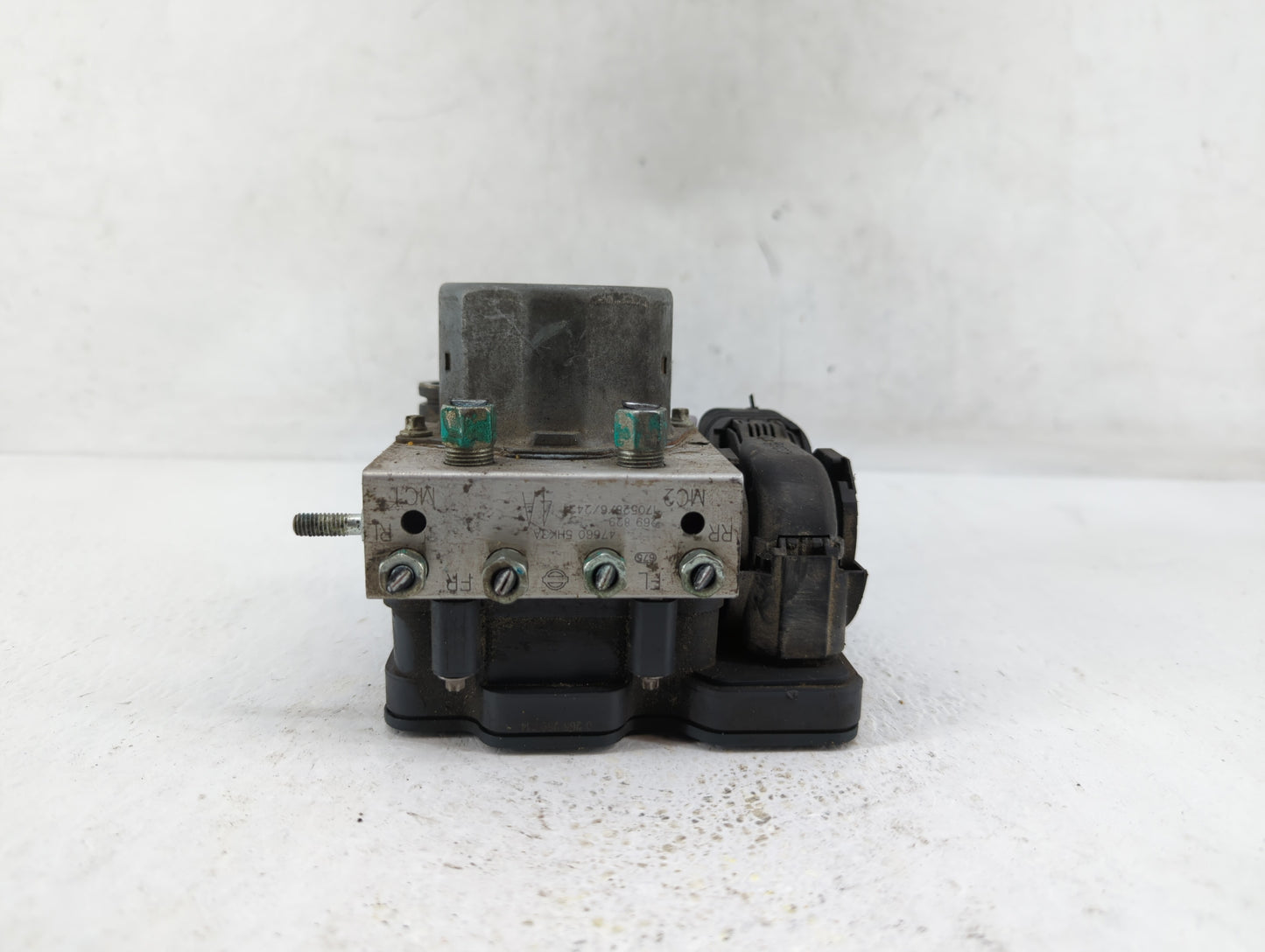 2017 Nissan Rogue ABS Pump Control Module Replacement P/N:47660 5HK3A Fits OEM Used Auto Parts - Oemusedautoparts1.com