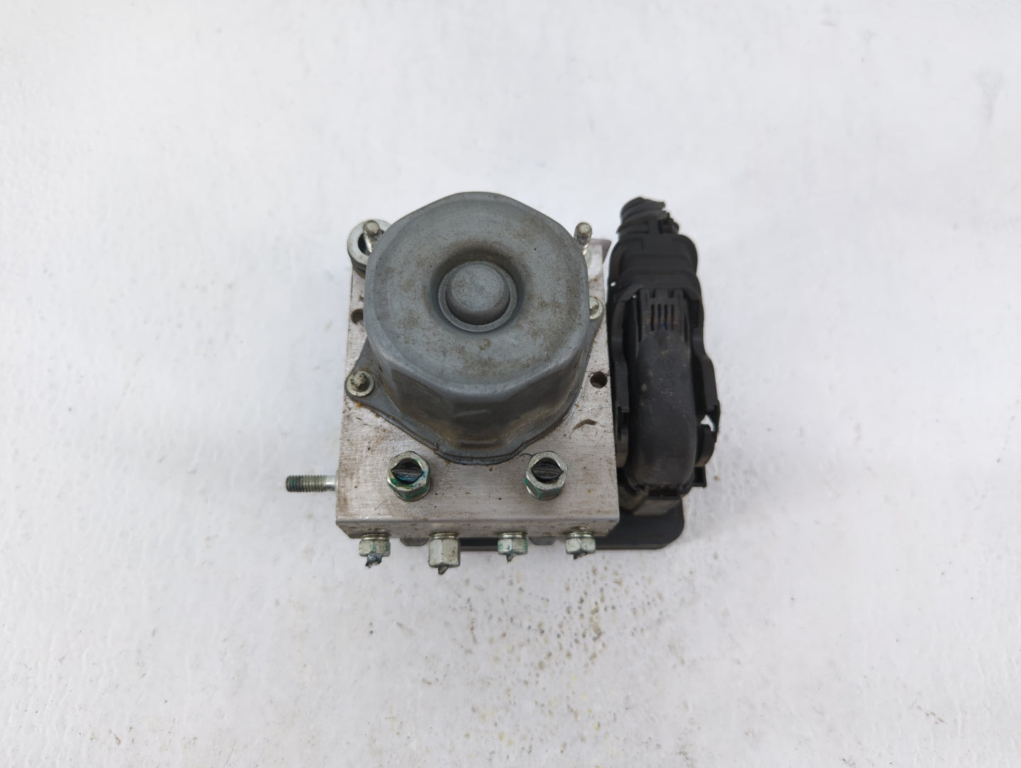 2017 Nissan Rogue ABS Pump Control Module Replacement P/N:47660 5HK3A Fits OEM Used Auto Parts - Oemusedautoparts1.com