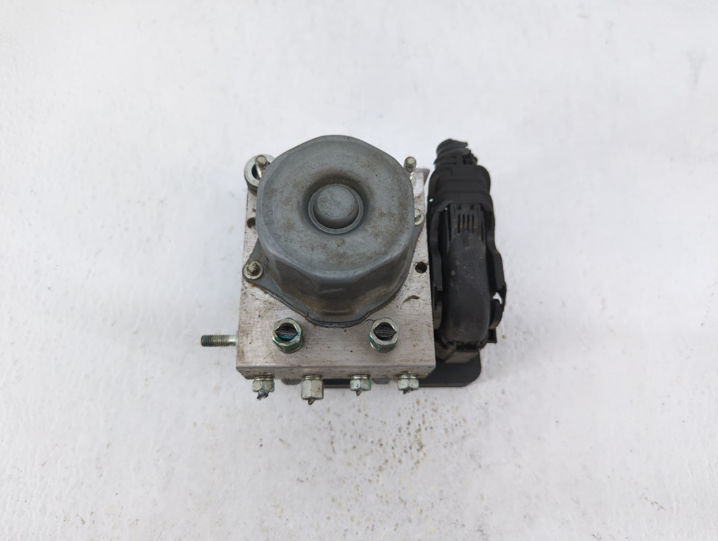 2017 Nissan Rogue ABS Pump Control Module Replacement P/N:47660 5HK3A Fits OEM Used Auto Parts - Oemusedautoparts1.com