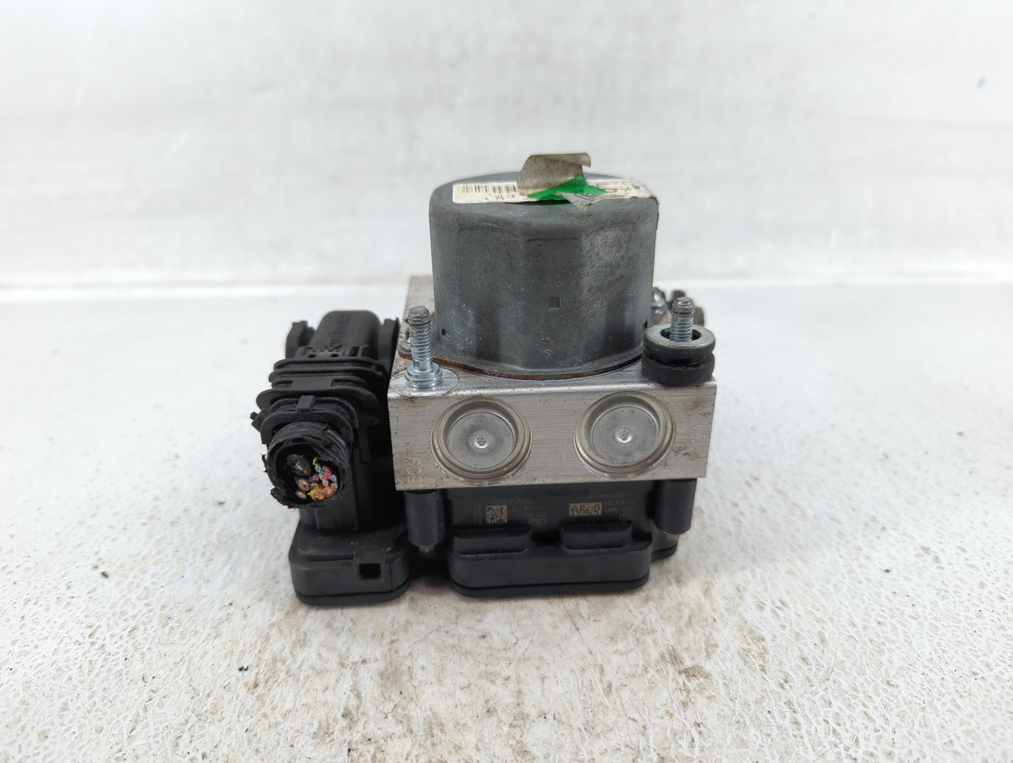 2017 Nissan Rogue ABS Pump Control Module Replacement P/N:47660 6FL4A Fits OEM Used Auto Parts - Oemusedautoparts1.com