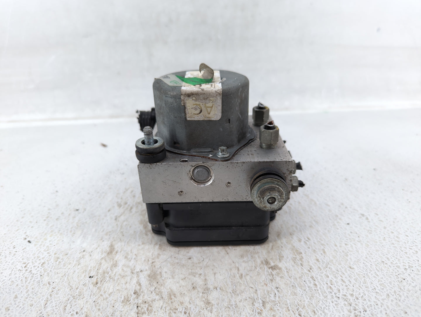 2017 Nissan Rogue ABS Pump Control Module Replacement P/N:47660 6FL4A Fits OEM Used Auto Parts - Oemusedautoparts1.com