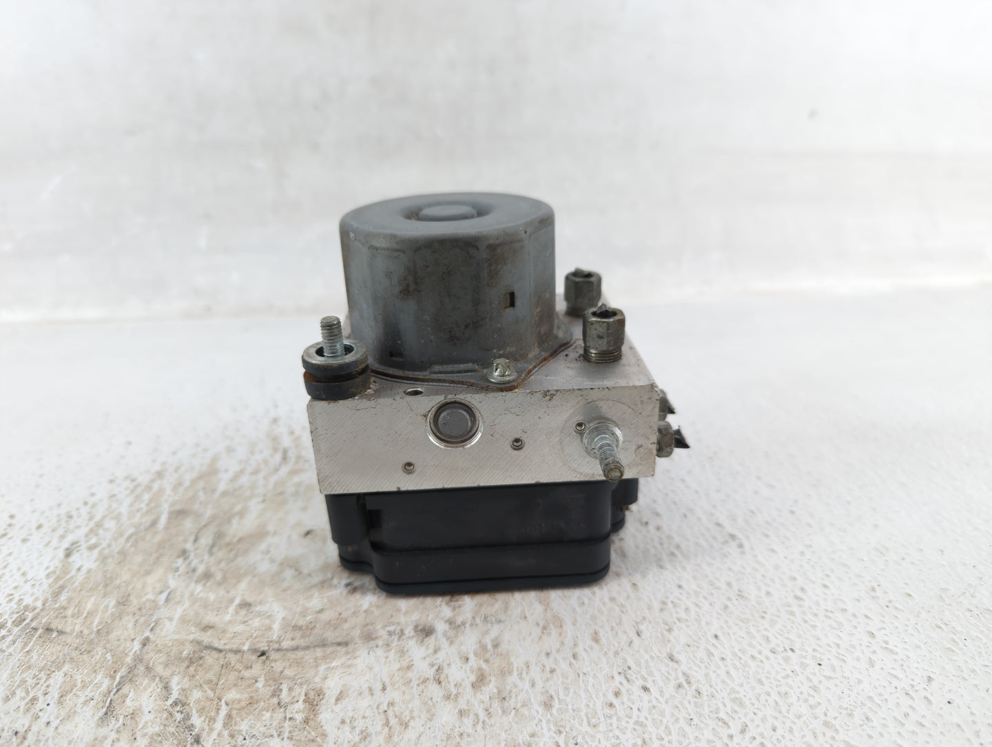 2017 Nissan Rogue ABS Pump Control Module Replacement P/N:47660 6FL1A Fits OEM Used Auto Parts - Oemusedautoparts1.com