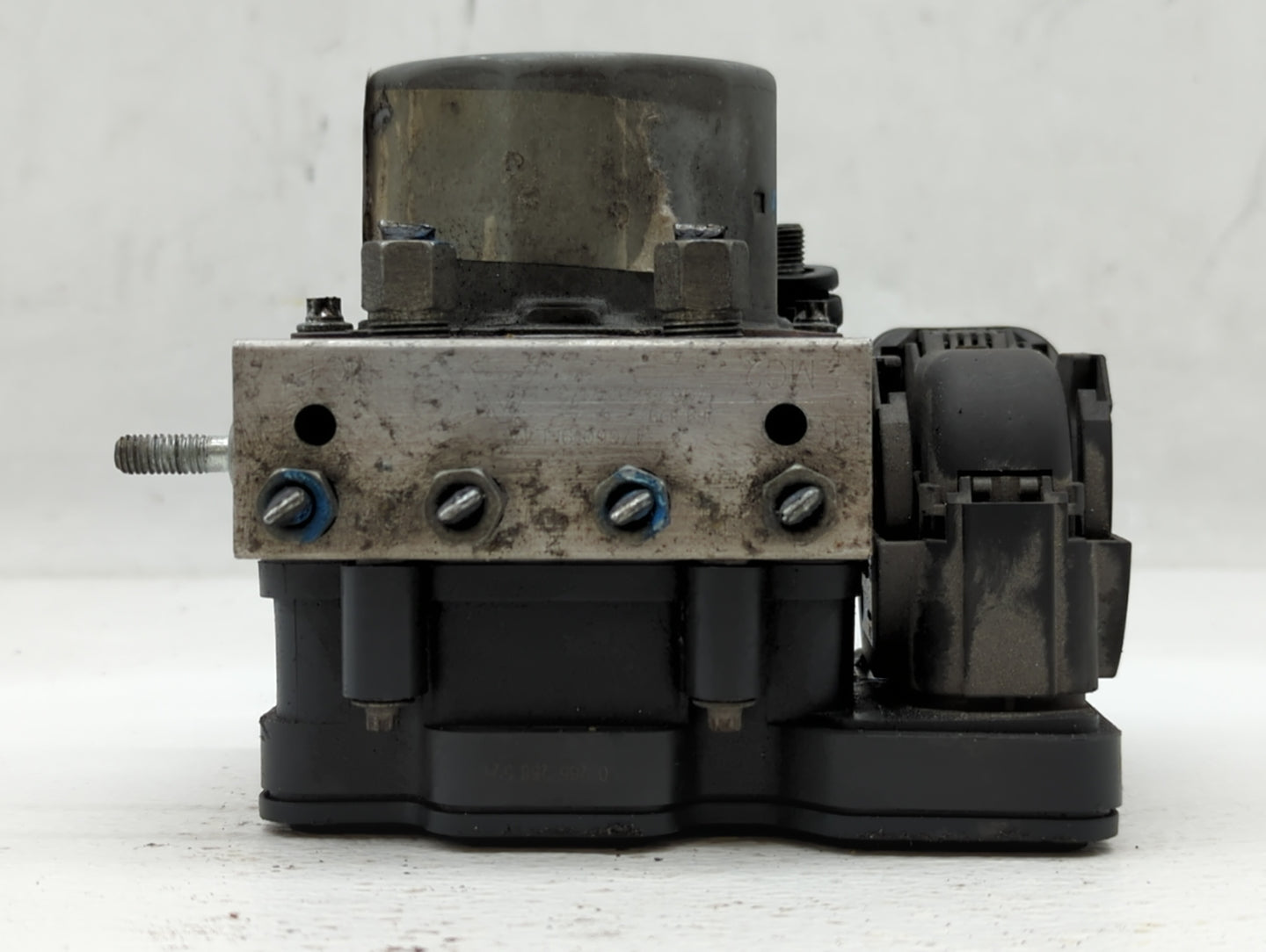 2017 Nissan Rogue ABS Pump Control Module Replacement P/N:47660 6FL4A Fits OEM Used Auto Parts - Oemusedautoparts1.com