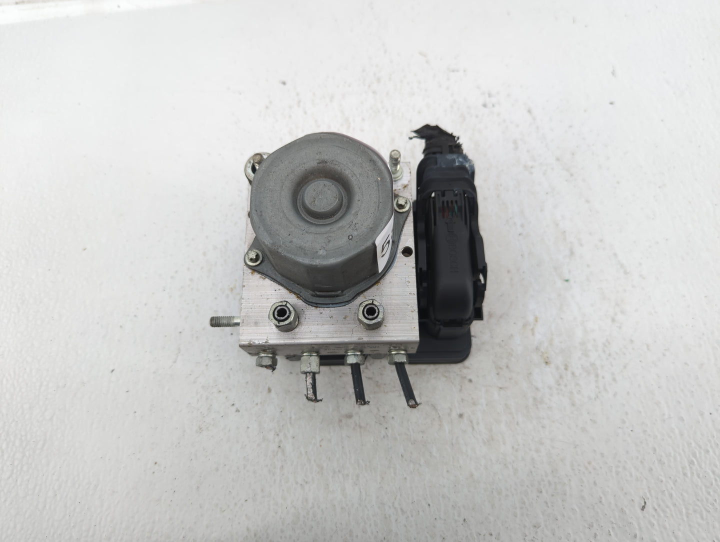 2017 Nissan Rogue ABS Pump Control Module Replacement P/N:47660 6FP0A Fits OEM Used Auto Parts - Oemusedautoparts1.com
