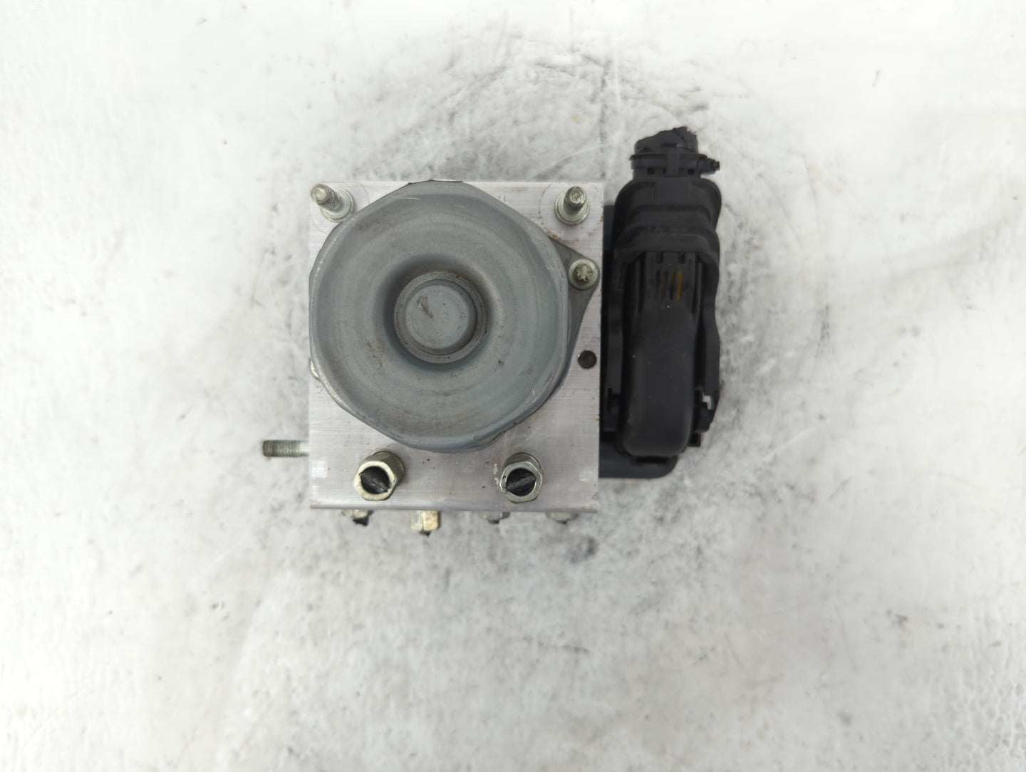 2017 Nissan Rogue ABS Pump Control Module Replacement P/N:47660 6FL0A Fits OEM Used Auto Parts - Oemusedautoparts1.com