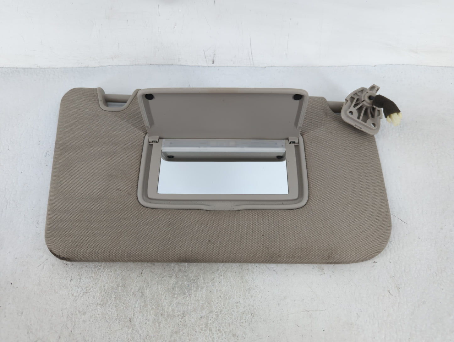 2014-2017 Nissan Rogue Sun Visor Shade Replacement Passenger Right Mirror Fits Fits 2014 2015 2016 2017 OEM Used Auto Parts 