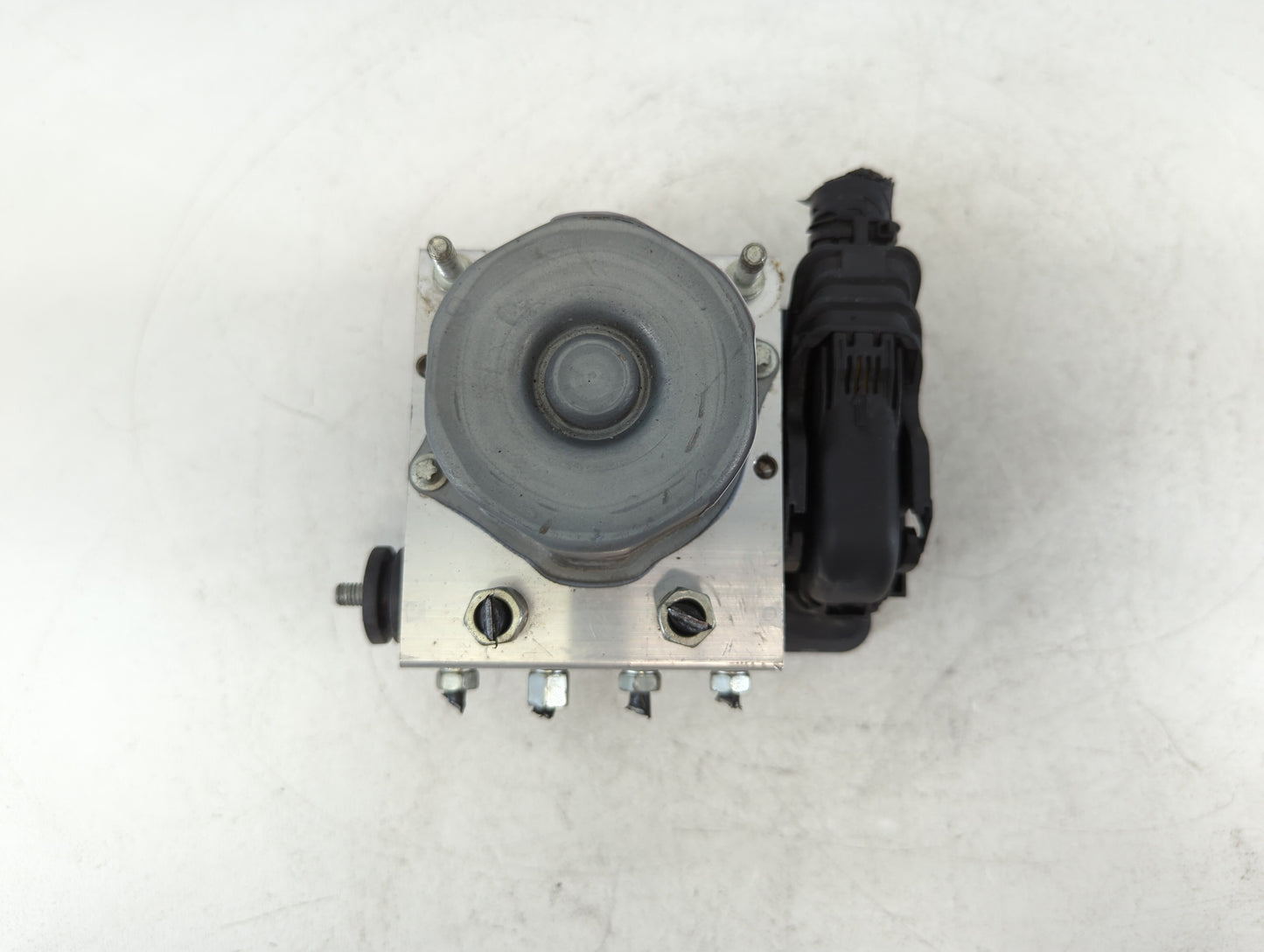 2017 Nissan Rogue ABS Pump Control Module Replacement P/N:47660 6FL0A Fits OEM Used Auto Parts - Oemusedautoparts1.com