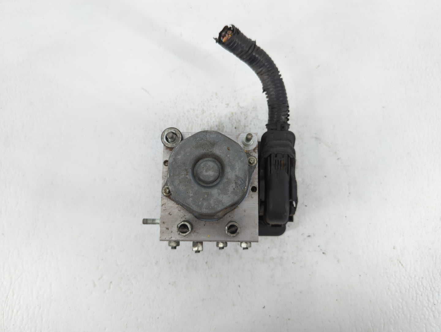 2017 Nissan Rogue ABS Pump Control Module Replacement P/N:47660 6FL0A Fits OEM Used Auto Parts - Oemusedautoparts1.com
