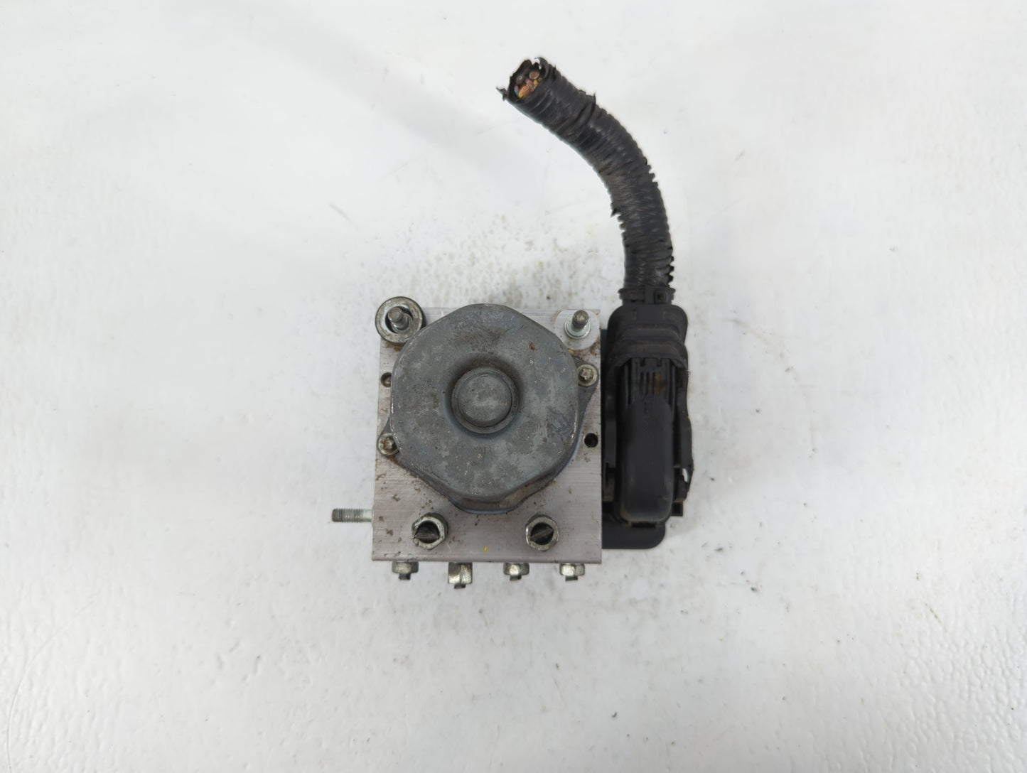 2017 Nissan Rogue ABS Pump Control Module Replacement P/N:47660 6FL0A Fits OEM Used Auto Parts - Oemusedautoparts1.com