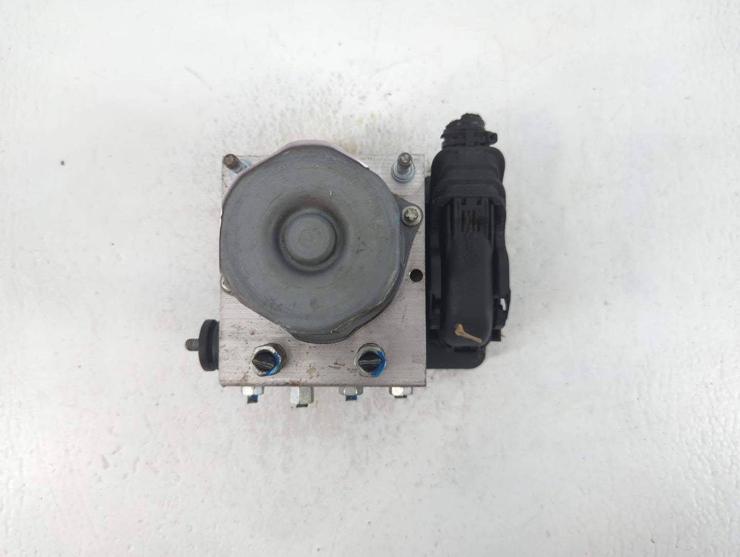 2017 Nissan Rogue ABS Pump Control Module Replacement P/N:47660 6FL2A Fits OEM Used Auto Parts - Oemusedautoparts1.com