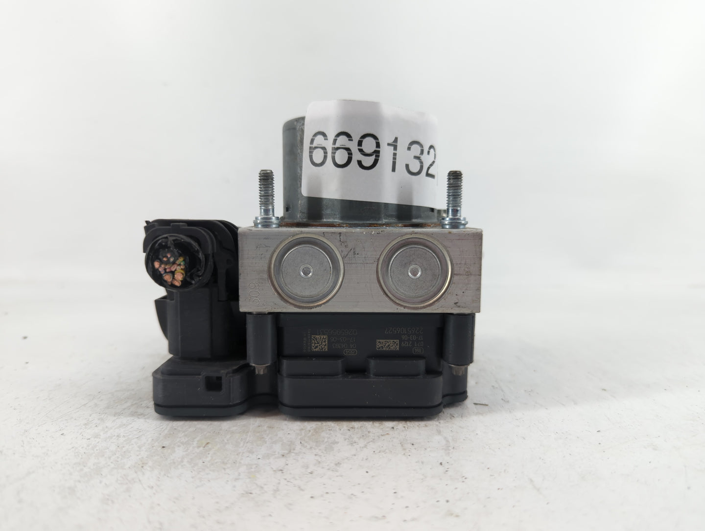 2017 Nissan Rogue ABS Pump Control Module Replacement P/N:47660 6FL2A Fits OEM Used Auto Parts - Oemusedautoparts1.com