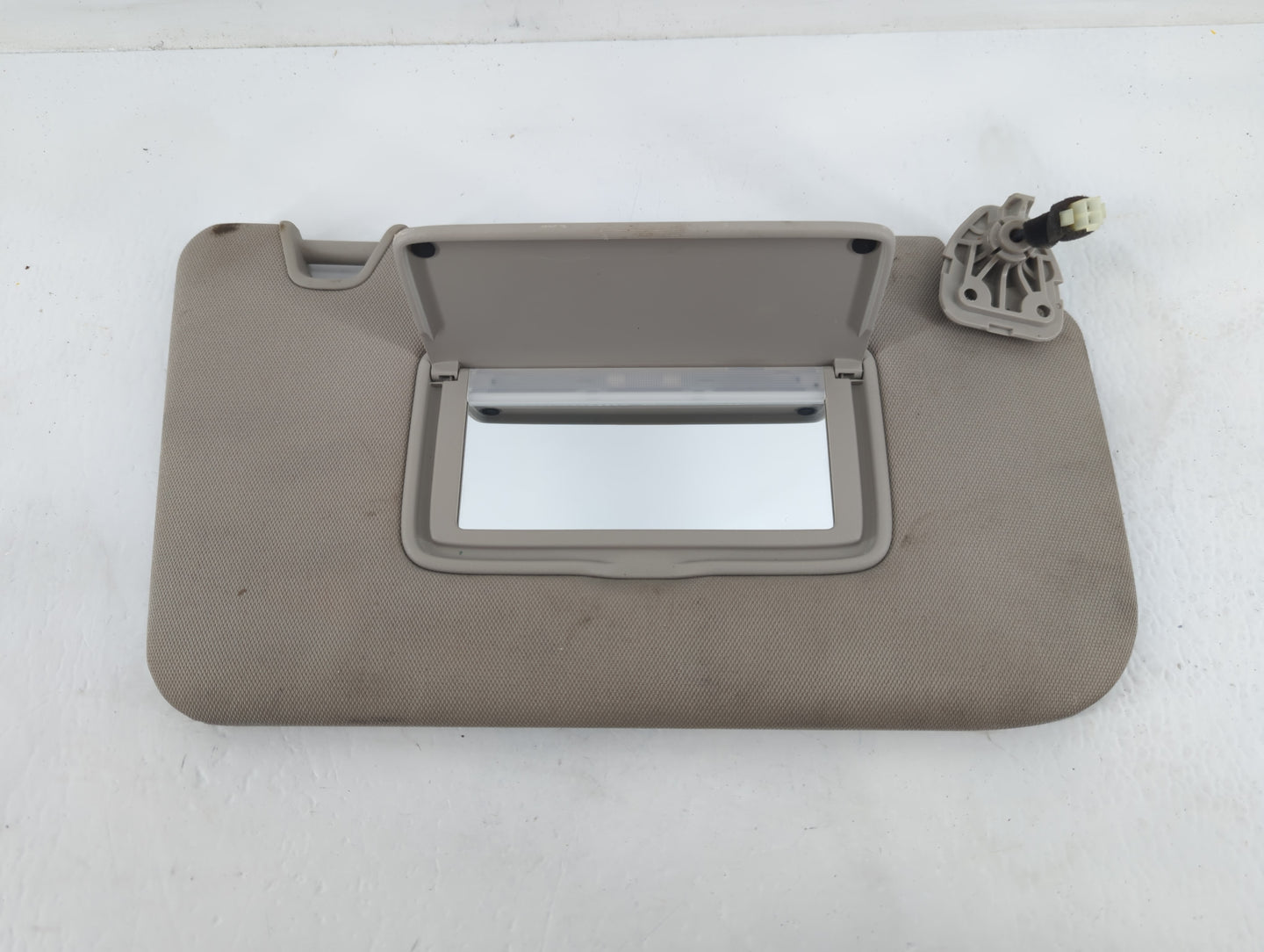 2014-2017 Nissan Rogue Sun Visor Shade Replacement Passenger Right Mirror Fits Fits 2014 2015 2016 2017 OEM Used Auto Parts 