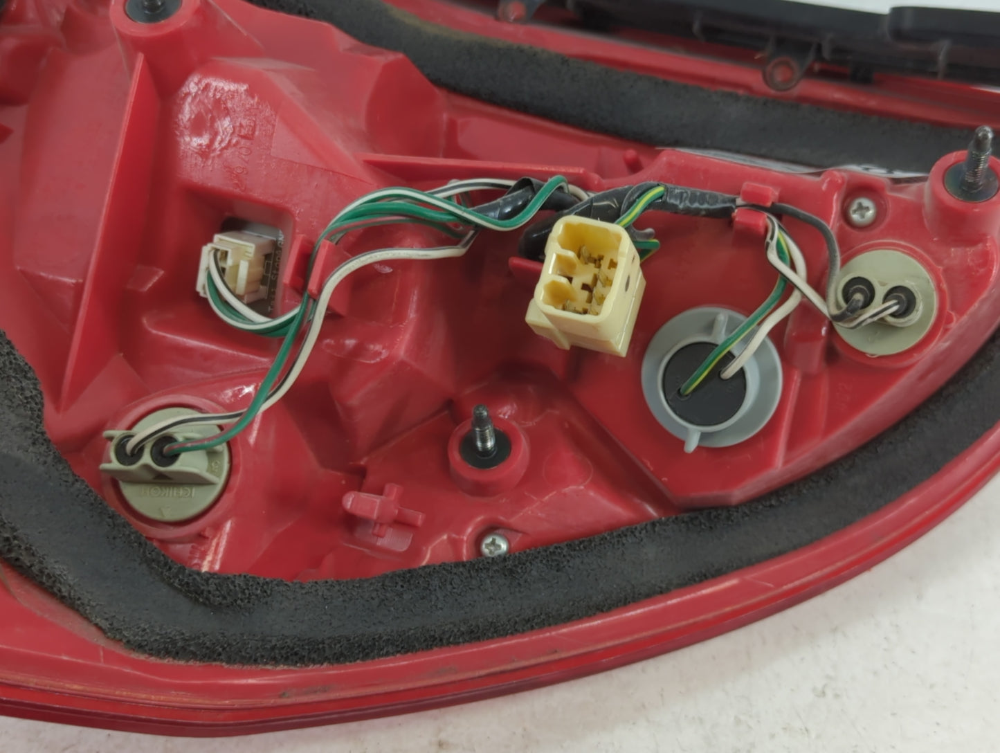 2017-2020 Nissan Rogue Tail Light Assembly Driver Left OEM Fits Fits 2017 2018 2019 2020 OEM Used Auto Parts - Oemusedautopa