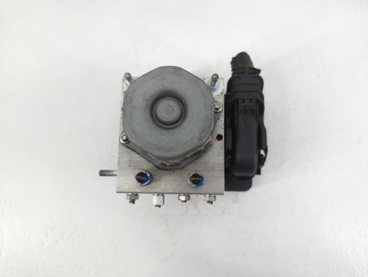 2017 Nissan Rogue ABS Pump Control Module Replacement P/N:47660 6FL4A Fits OEM Used Auto Parts - Oemusedautoparts1.com