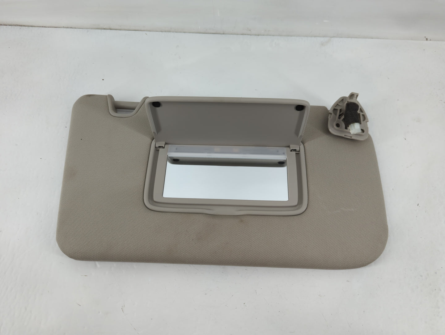 2014-2017 Nissan Rogue Sun Visor Shade Replacement Passenger Right Mirror Fits Fits 2014 2015 2016 2017 OEM Used Auto Parts 