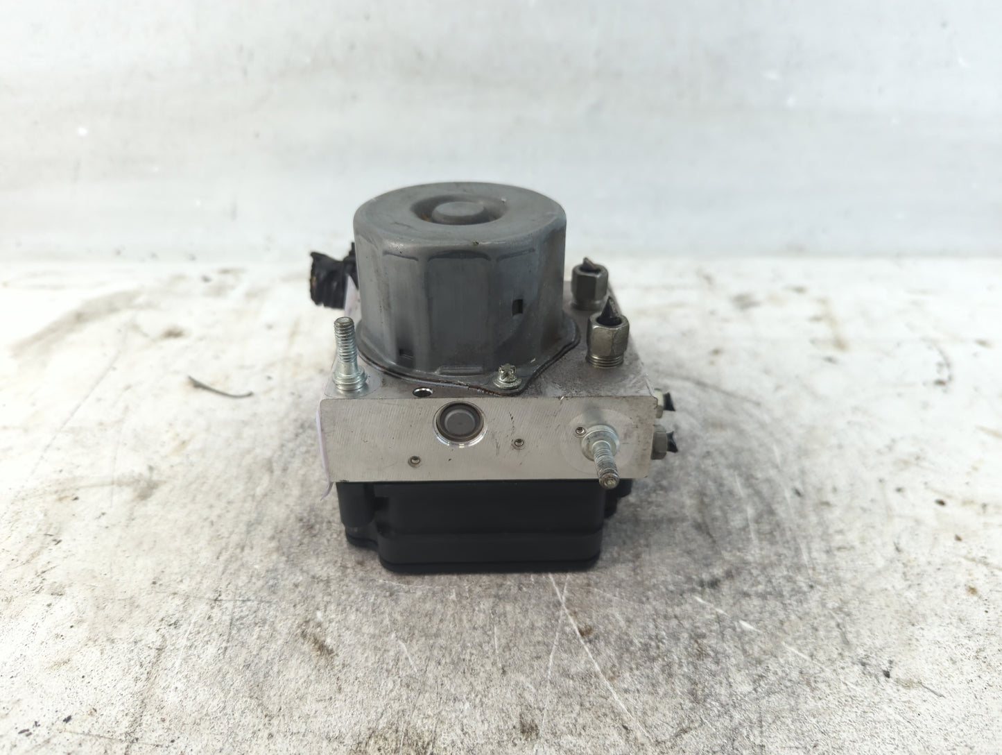 2017 Nissan Rogue ABS Pump Control Module Replacement P/N:47660 6FL0A Fits OEM Used Auto Parts - Oemusedautoparts1.com