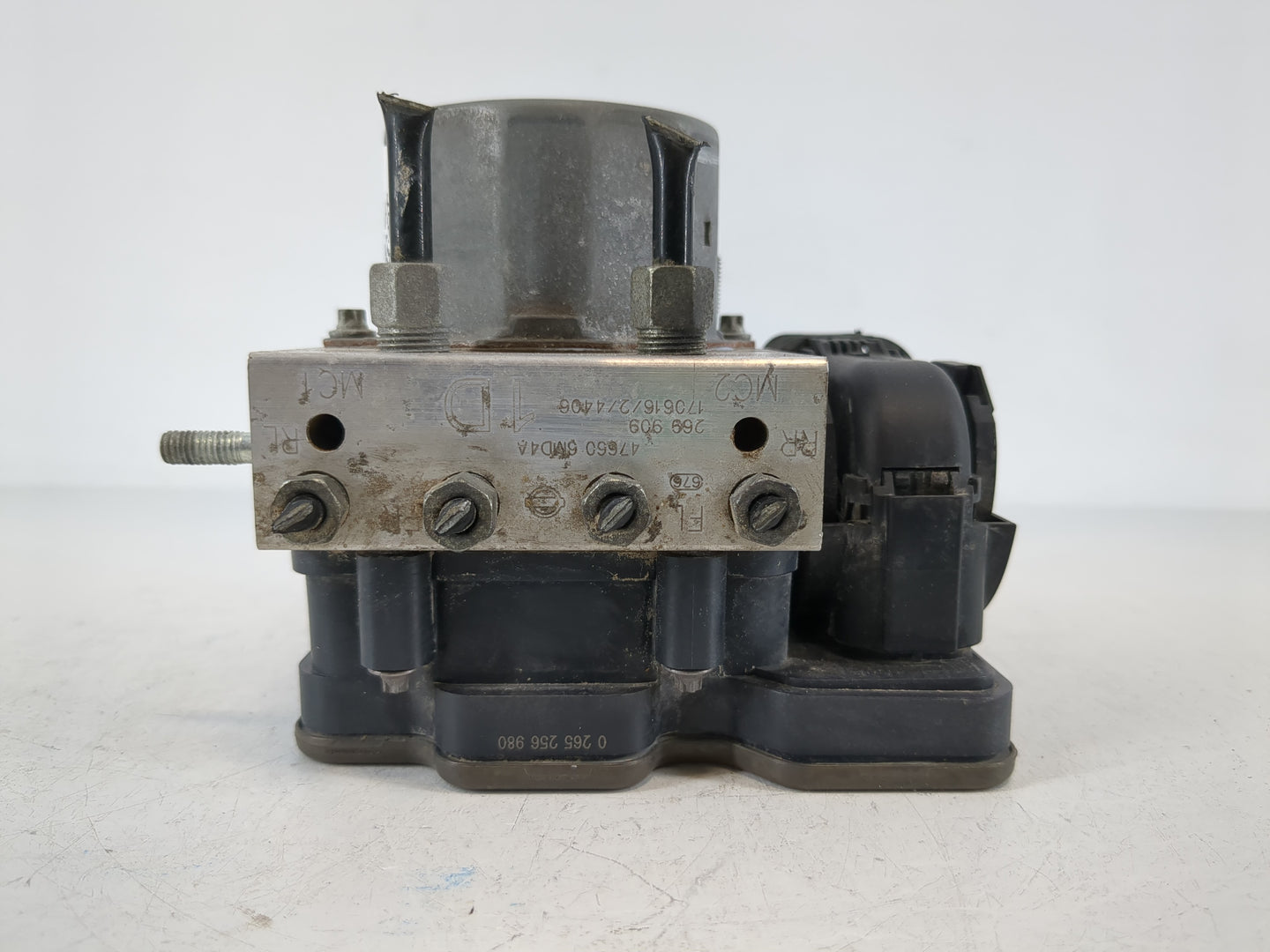 2017 Nissan Rogue Sport ABS Pump Control Module Replacement P/N:47660 6MD4A 269 909 Fits OEM Used Auto Parts - Oemusedautopa