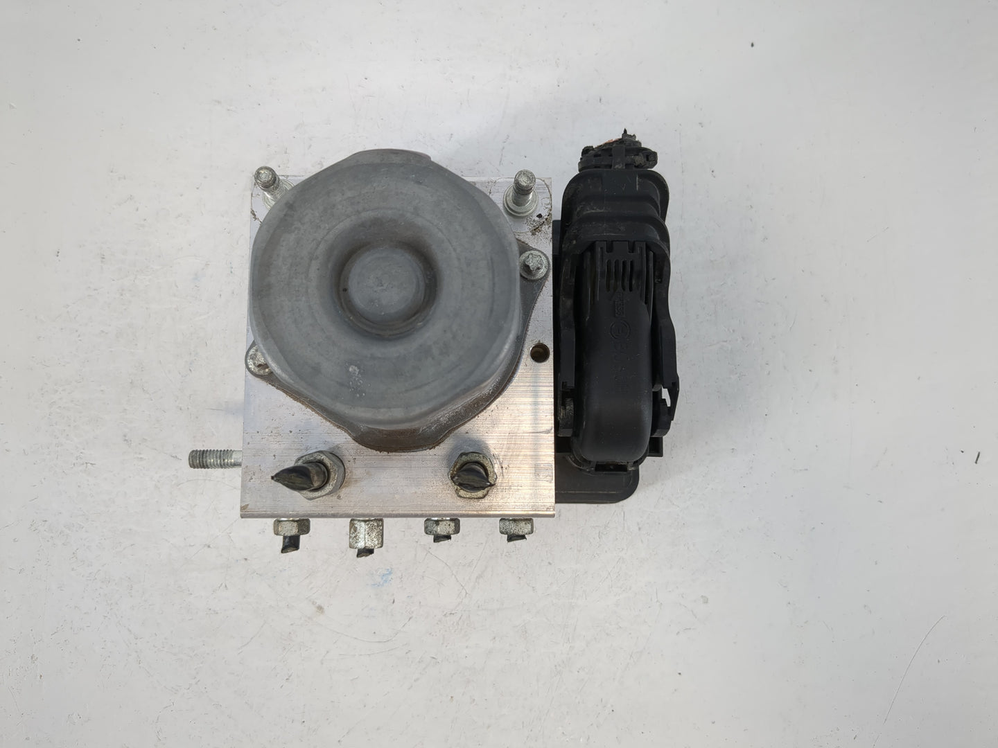 2017 Nissan Rogue Sport ABS Pump Control Module Replacement P/N:47660 6MD4A 269 909 Fits OEM Used Auto Parts - Oemusedautopa