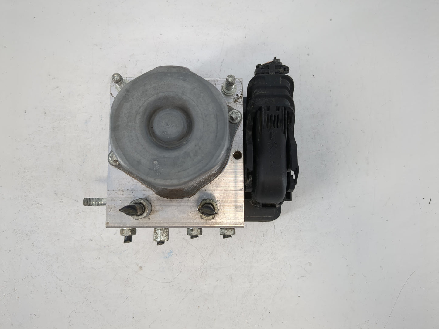 2017 Nissan Rogue Sport ABS Pump Control Module Replacement P/N:47660 6MD4A 269 909 Fits OEM Used Auto Parts - Oemusedautopa